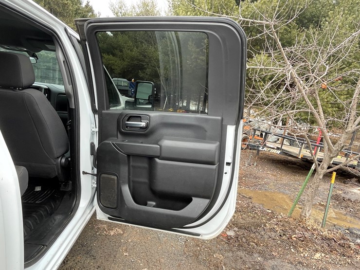 2020-chevrolet-2500hd-image-21