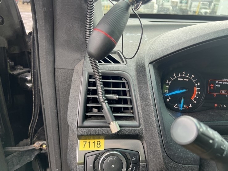 2016-ford-explorer-image-28