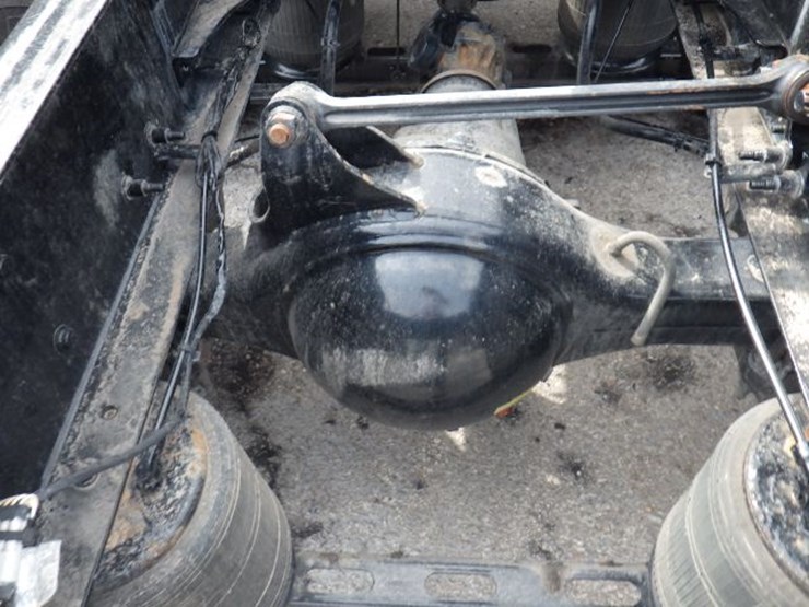 2022-volvo-vnl300-image-14