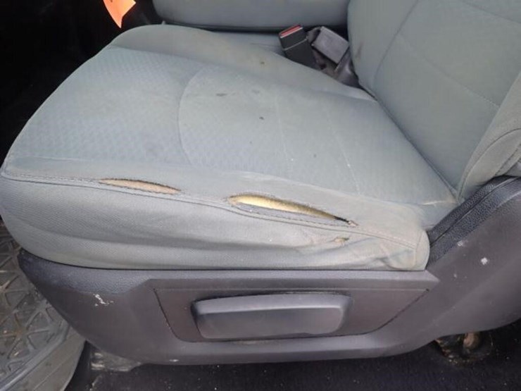 2015-dodge-1500-image-25