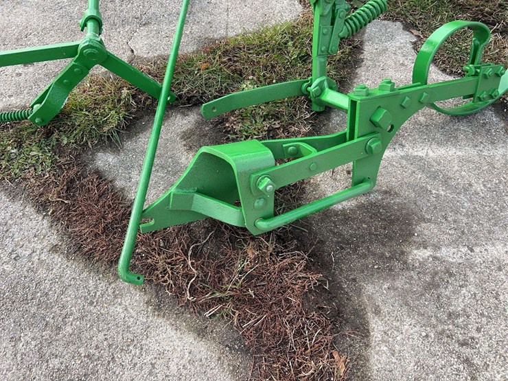 john-deere-one-row-mounted-cultivator-image-16