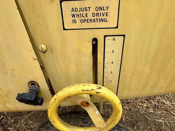 new-holland-70-image-22