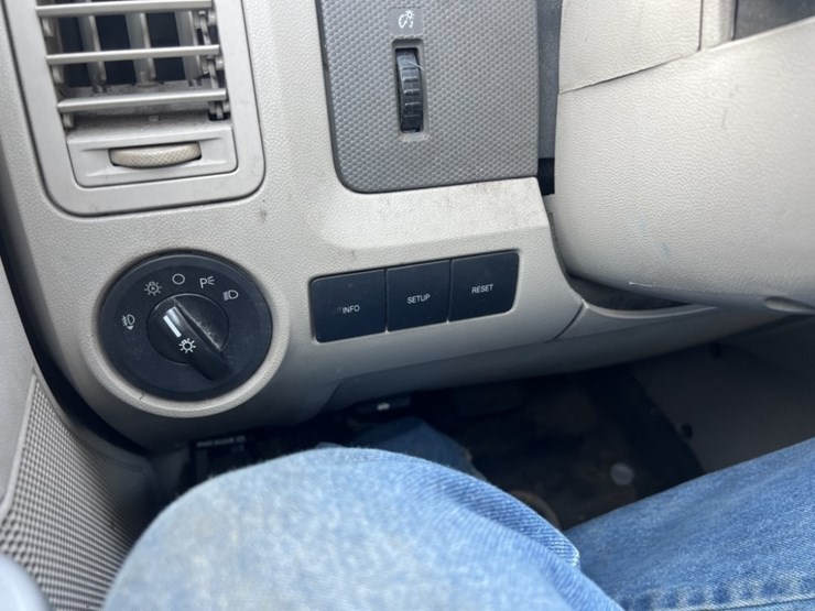 2012-ford-escape-image-24