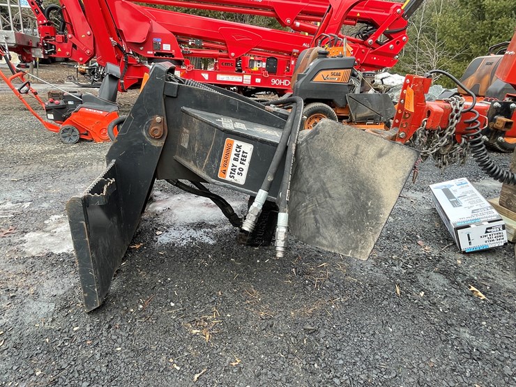 #1017-•-stumper-skid-steer-stump-grinder-(fall-creek,-wi)-image-4