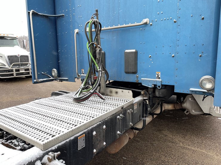 2019-peterbilt-579-image-10