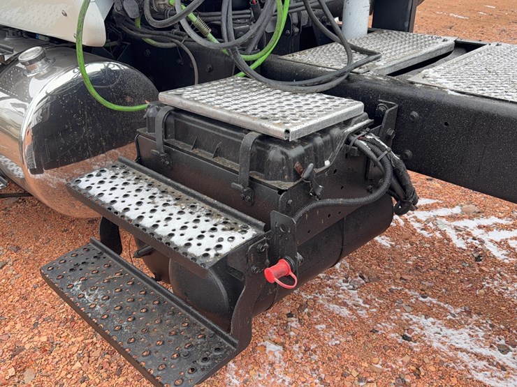 international-8600-image-17