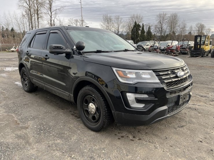 2016-ford-explorer-image-2