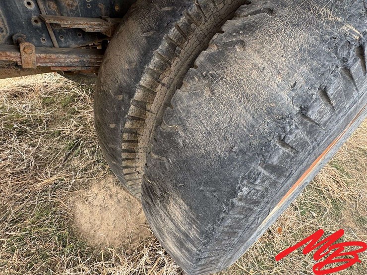 1977-international-1750-image-17