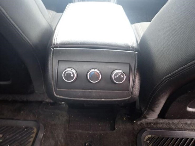 2015-chevrolet-traverse-image-51