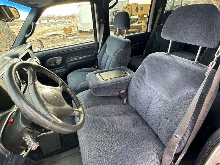 1997-gmc-3500-image-27