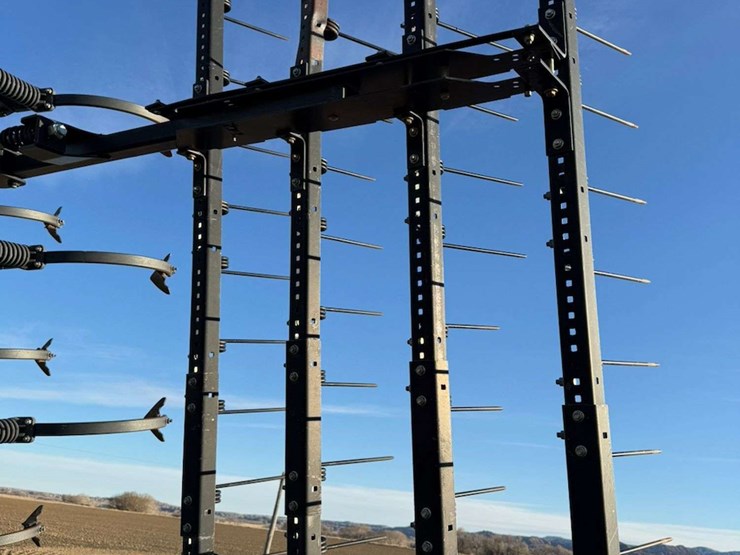 john-deere-32-image-8