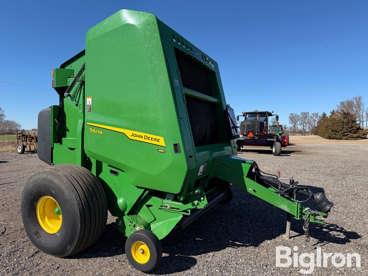 2024-john-deere-561m-image-3