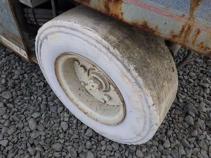 1997-skyjack-sj-3220-scissor-lift-image-17