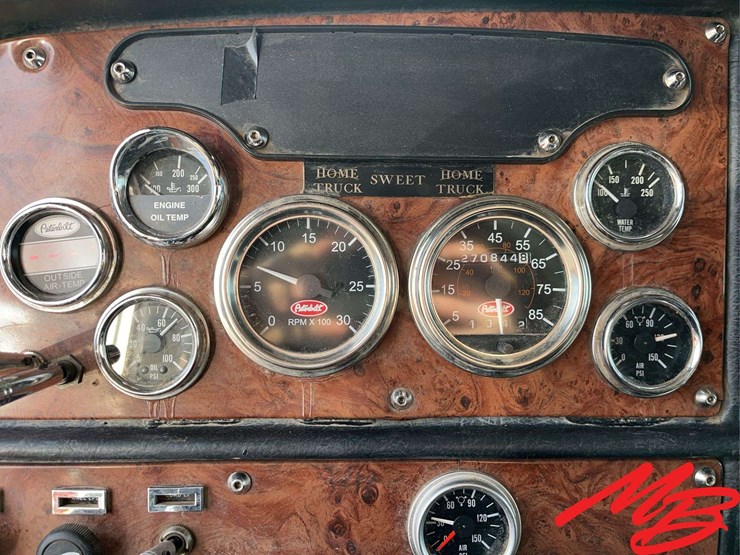 2004-peterbilt-379-image-43