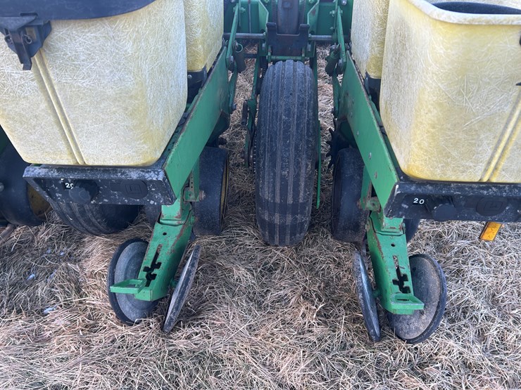 john-deere-12-image-22