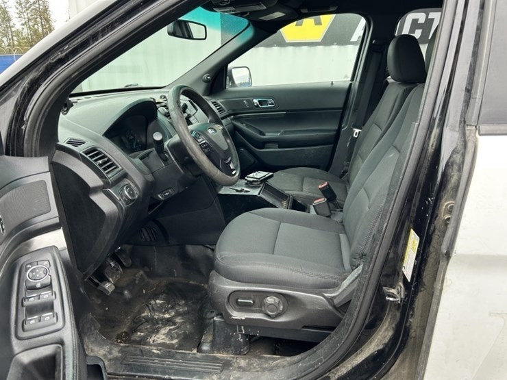 2016-ford-explorer-image-11