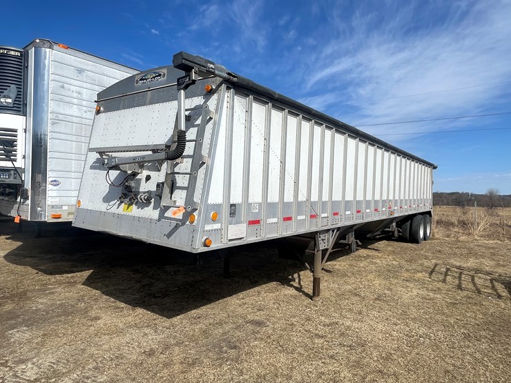 2000-cornhusker-hopper-image-1