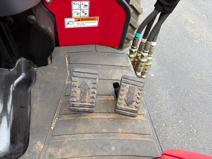 #1022-•-mahindra-2638-tractor-with-loader-(eau-claire,-wi)-image-25