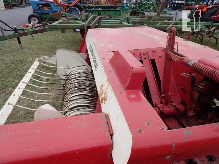 case-ih-4390-image-10