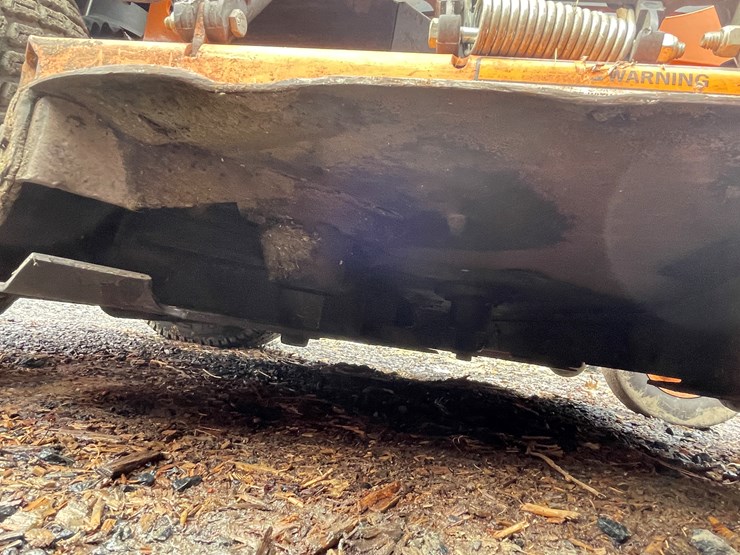 #1015-•-scag-v-ride-lawn-mower-(fall-creek,-wi)-image-36