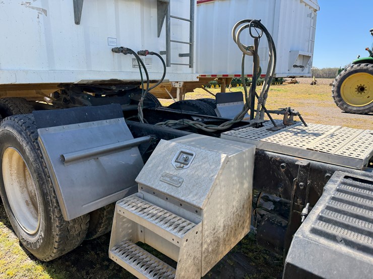 #42452-•-2007-international-l9427-daycab-truck-tractor-vin:-2hscnapr37c468369-image-41