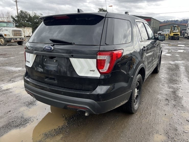 2016-ford-explorer-image-4