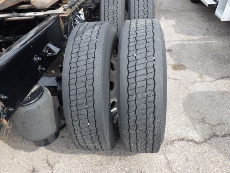 2022-kenworth-t680-image-7