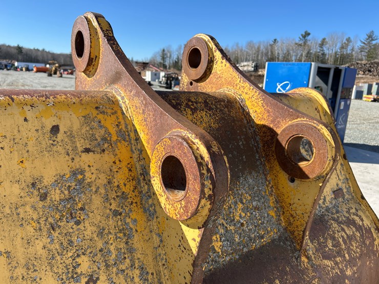 #2081-•-67"-excavator-bucket-image-7