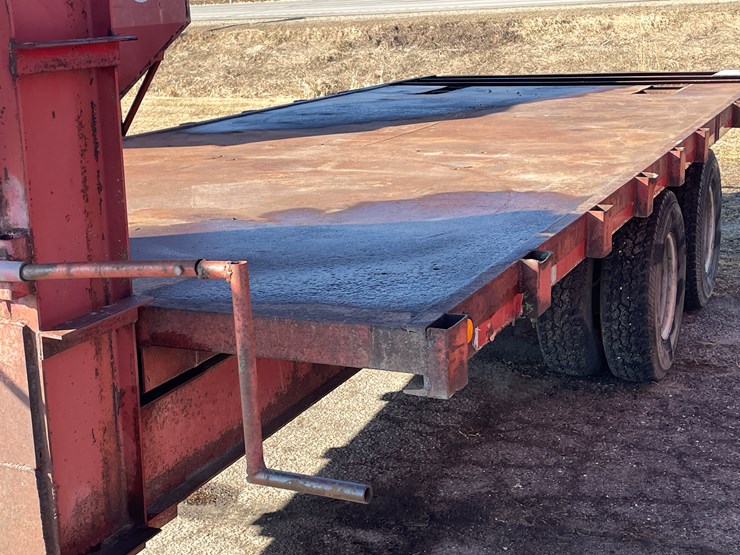 #1091-•-heavy-gooseneck-flatbed-trailer-with-hoist-(no-title)-image-22