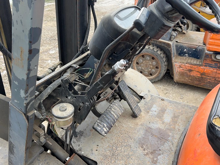 toyota-6000lb-forklift-image-16