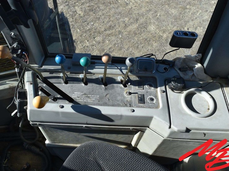 1991-versatile-846-image-38