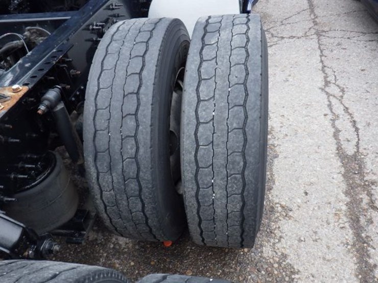 2018-volvo-vnl300-image-7