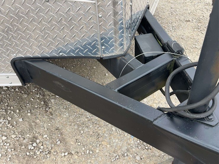 2016-stealth-viper-24'-enclosed-trailer-image-11