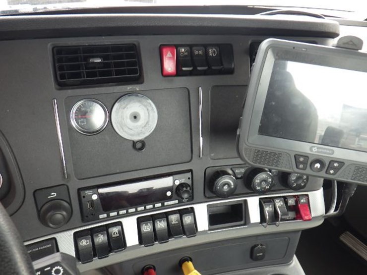 2022-kenworth-t680-image-19