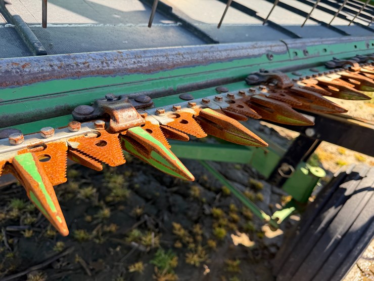 2013-john-deere-630d-image-34