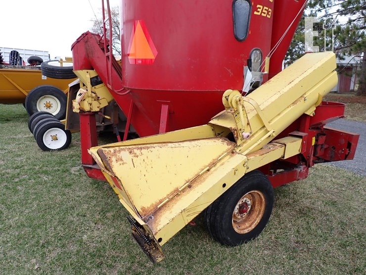 new-holland-353-image-4