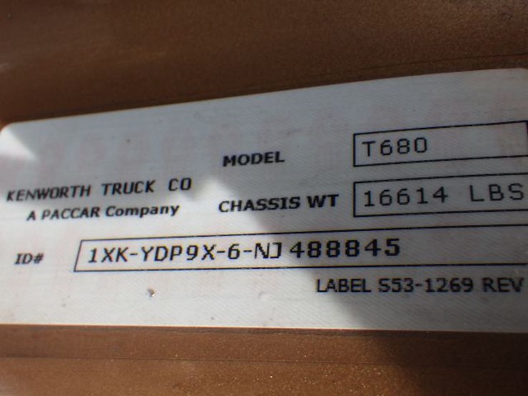 2022-kenworth-t680-image-24