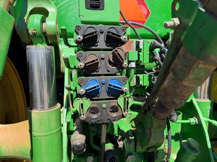 2010-john-deere-8270r-image-19
