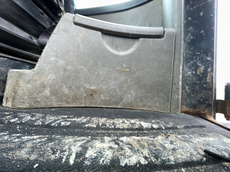 2008-case-621e-xr-image-41