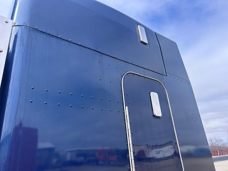 2000-peterbilt-379-image-14