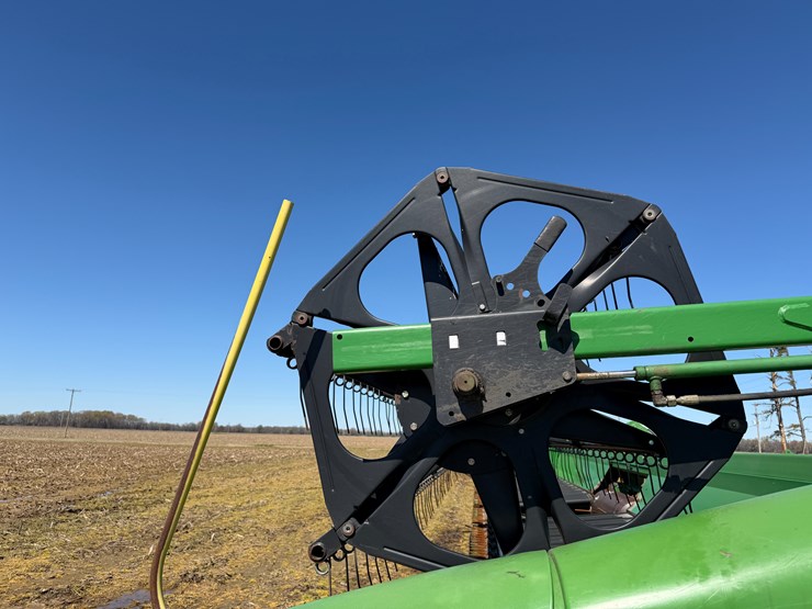 2013-john-deere-630d-image-26