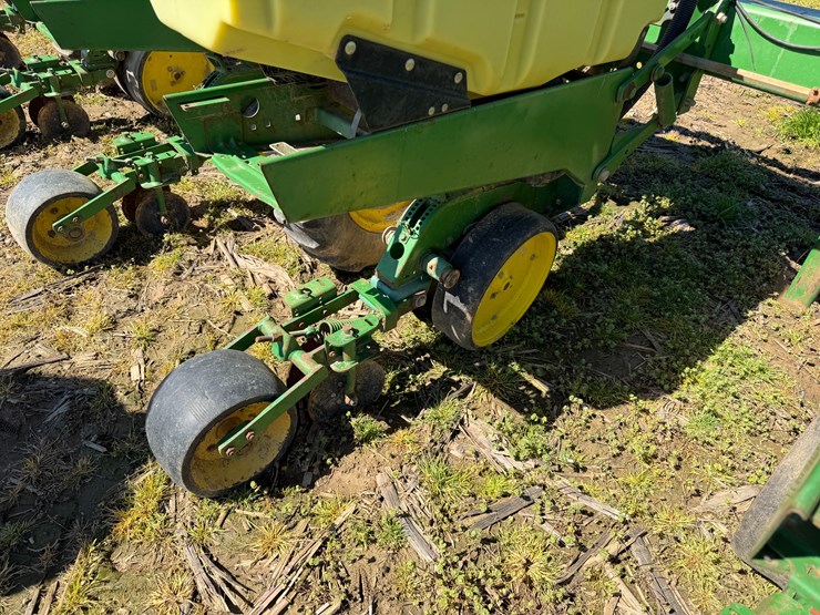 john-deere-7300-image-37