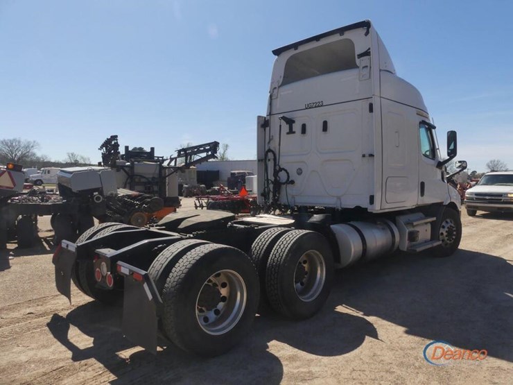 2023-freightliner-cascadia-116-image-2
