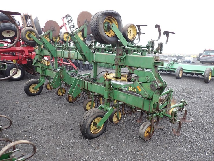 john-deere-85-image-1