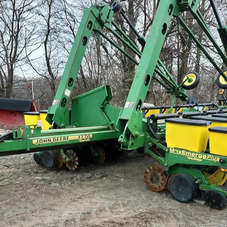 JOHN DEERE 1770
