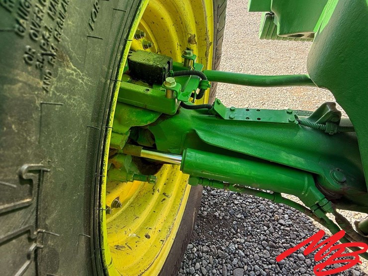 2011-john-deere-7215r-image-17