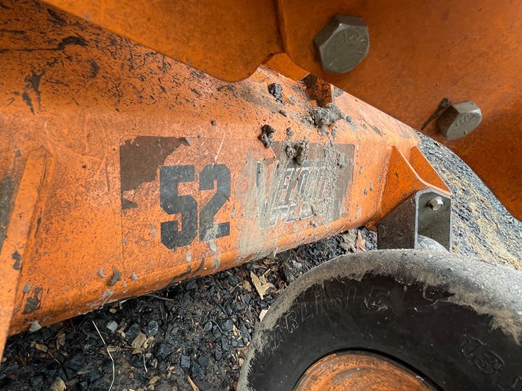 #1015-•-scag-v-ride-lawn-mower-(fall-creek,-wi)-image-12