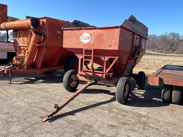 #1092-•-e-z-flow-gravity-box-on-running-gear-image-1