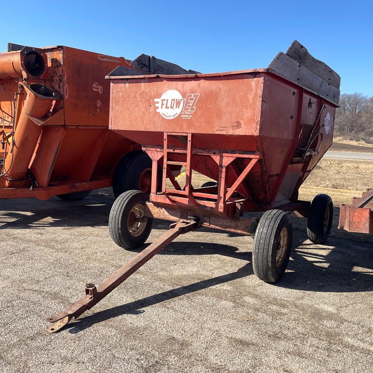 #1092 • E-Z Flow Gravity Box on Running Gear