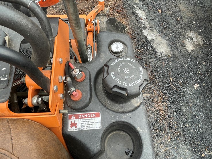 #1015-•-scag-v-ride-lawn-mower-(fall-creek,-wi)-image-29